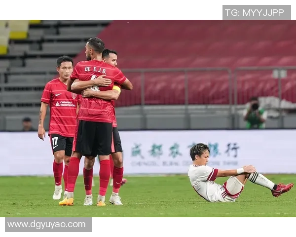 成都足球队的团队协作揭秘：如何在赛场上实现完美配合与默契合作