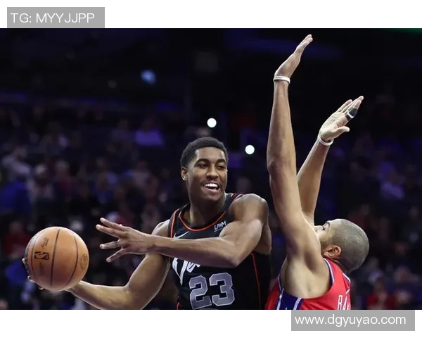 杭州篮球队团队协作引发热议球迷对战术配合和球员默契提出不同看法