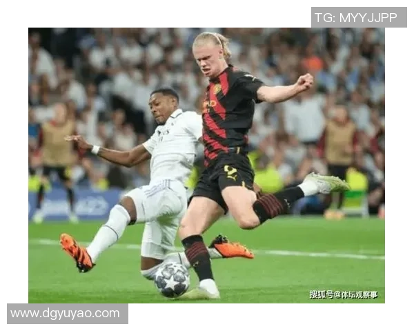 男男足球明星意外走光引发热议网友热议运动员形象与隐私保护问题 男男足球明星意外走光引发热议网友热议运动员形象与隐私保护问题